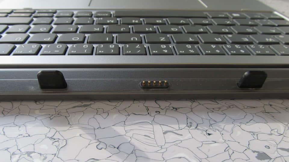 Lenovo IdeaPad D330-10IGM Anschluesse_7