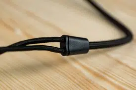 Das Kabel teilt sich bei 170 cm auf