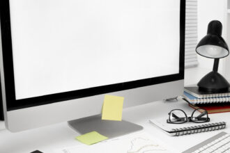 Quelle taille d’écran PC privilégier pour travailler confortablement toute la journée ?