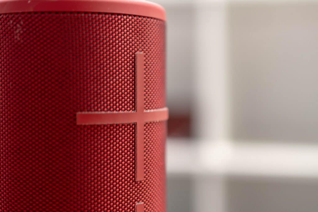 ultimate ears boom 3 bluetooth speaker (2) ultimate ears boom 3 bluetooth speaker